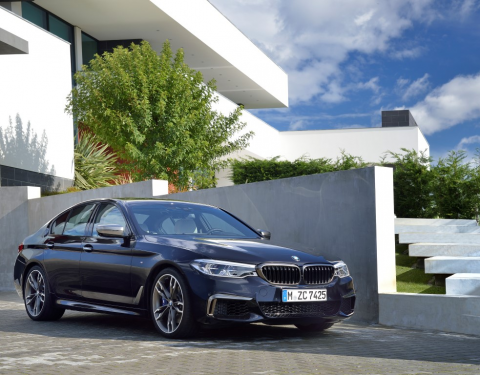 Nový model BMW M550i xDrive je sportovní variantou nejúspěšnějšího business sedanu světa