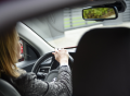 Dvě třetiny českých žen si myslí, že řídí bezpečněji než muži