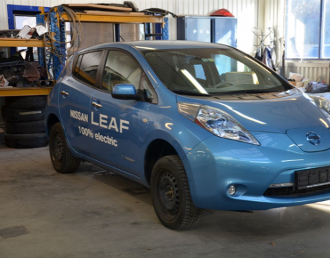 Víte, co se skrývá pod karoserií Nissanu Leaf ?