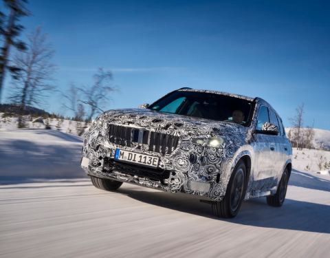 Sníh a led vs. elektrický pohon: BMW iX1