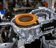 Toyota v Evropě spouští výrobu hybridního pohonu