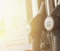 Zdražování paliv v ČR se zastavilo až těsně pod úrovní 40 Kč/litr. Rychlý pokles cen ale nečekejte