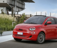 Fiat 500e se zřejmě dočká spalovacího motoru, zájemci se ale ještě načekají