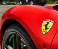Ferrari se pouští do výzkumu baterií pro elektromobily, vyrábět je ale nebude