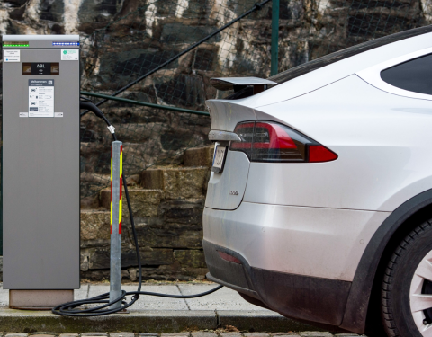 Evropské automobilky ve sporu o emise: Volají po naléhavých opatřeních, než vyprší termín přísných emisí v EU