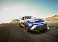Vytuněná Toyota C-HR jako nejrychlejší crossover na světě
