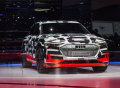 Audi A6 a prototyp Audi e-tron na Ženevském autosalonu