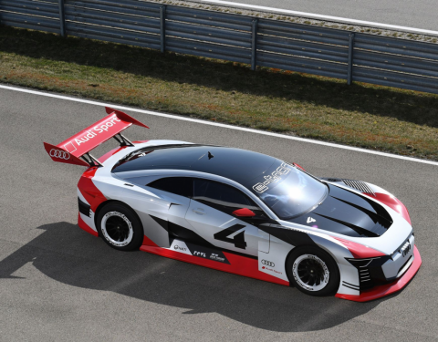 Audi e-tron Vision Gran Turismo: Z herní konzole PlayStation na závodní okruh