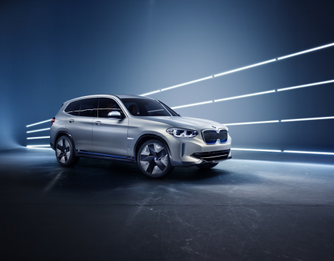 BMW Concept iX3 - elektromobilita v podání hlavní značky BMW