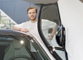 David Pastrňák bude o prázdninách jezdit plug-in hybridním sportovním vozem BMW i8