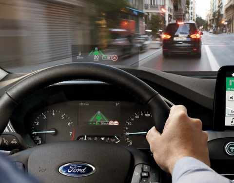 Ford ukázal, jak může adaptivní tempomat zamezit vzniku zbytečných kolon a zlepšit plynulost dopravy
